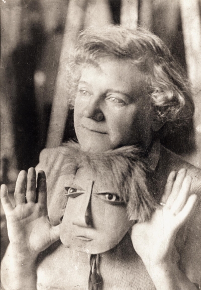 Marie Vassilieff et son effigie, 1929, photo Cami Stone